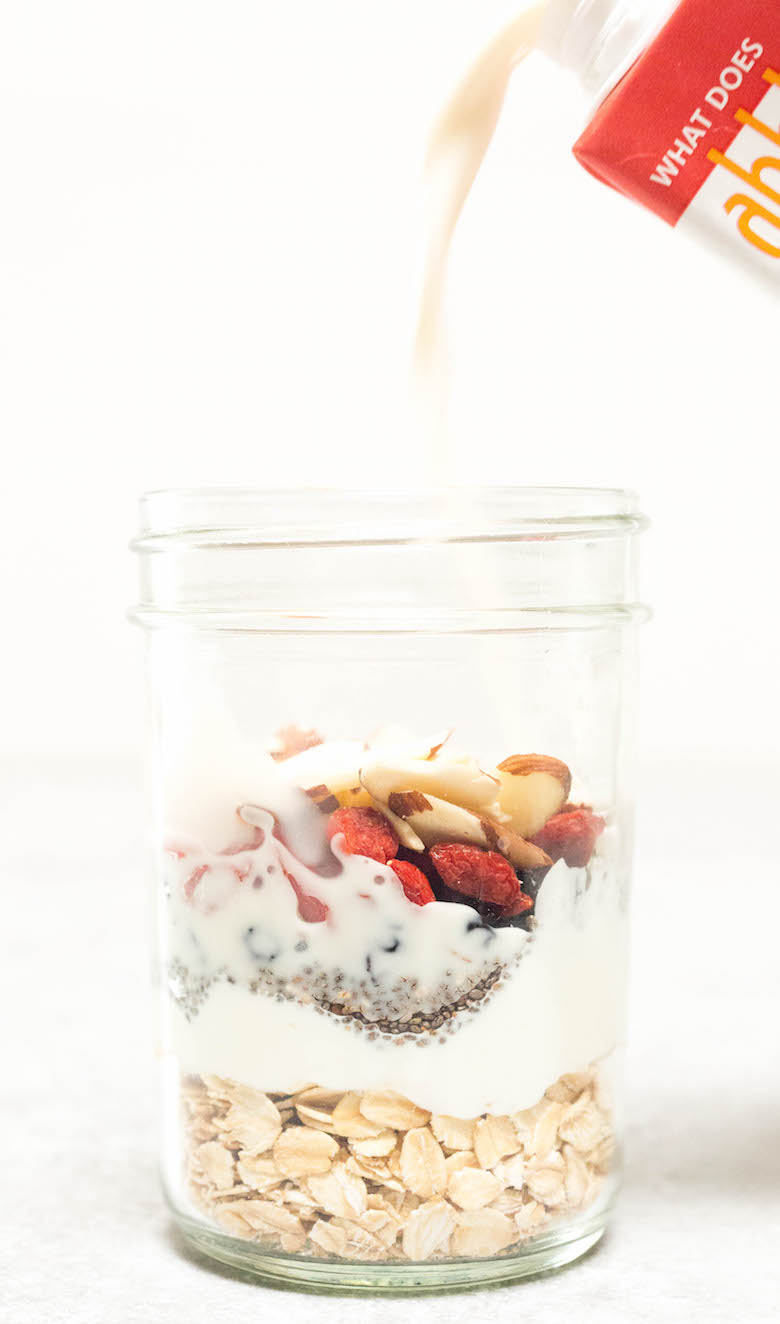 Superfood Overnight Oats Ingredients & Hemp Milk